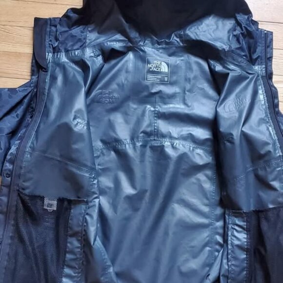 Northface Women's Rainjacket XS  (sold) - Picture 5 of 6